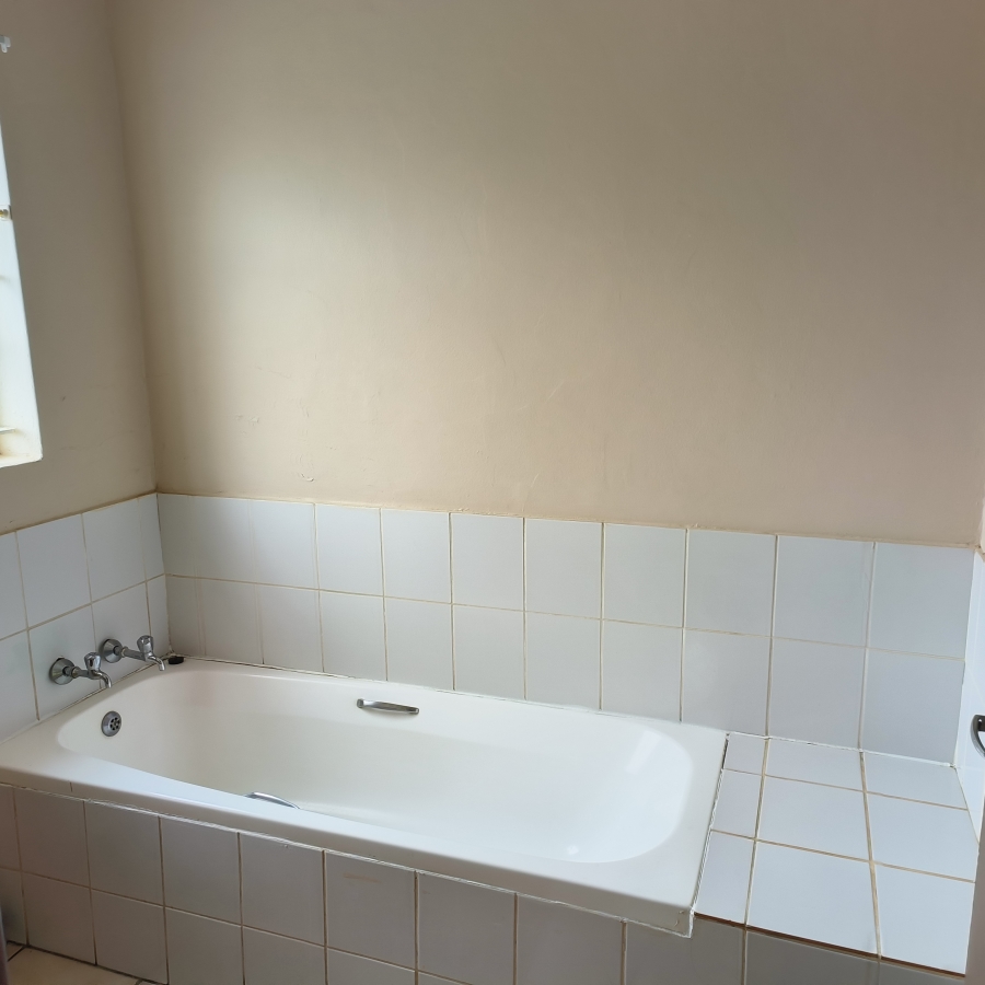 2 Bedroom Property for Sale in Kannoniers Park North West